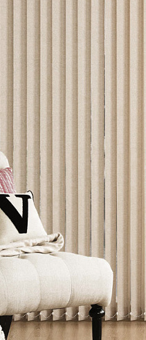 Вертикальные шторы в гостиной